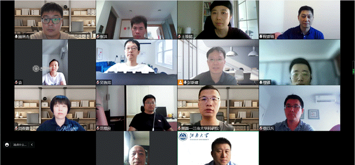 一群男人和女人在电视前描述已自动生成