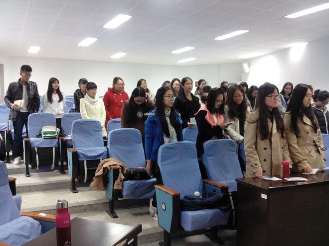 点滴做起，助人为乐--记外国语学院道德大讲堂活动